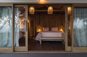 Ropa de cama de alta calidad, colchones con pillow-top y minibar 