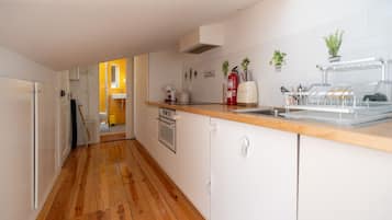 Microwave, coffee/tea maker, cookware/dishes/utensils