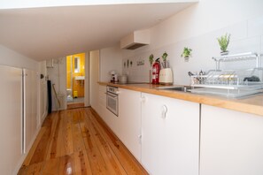 Microwave, coffee/tea maker, cookware/dishes/utensils