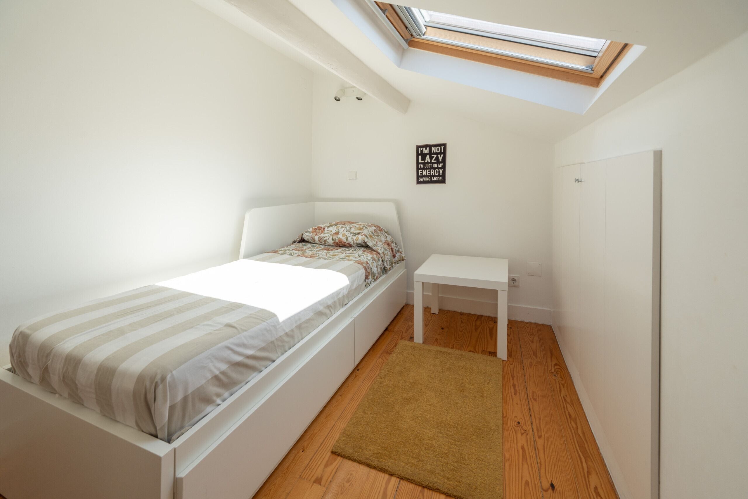 1 bedroom, bed sheets