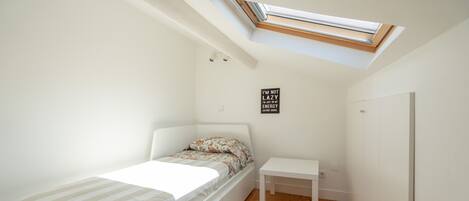 1 bedroom, bed sheets