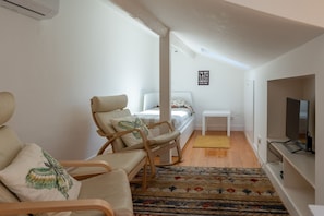 1 bedroom, bed sheets