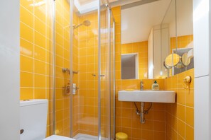 Shower, towels