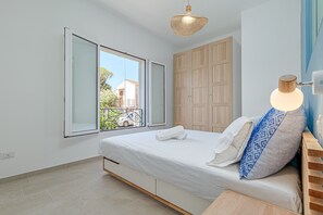 1 slaapkamer, een strijkplank/strijkijzer, wifi, beddengoed