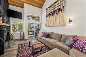Townhome, Multiple Beds, Fireplace, Garden View (Ridgepoint Retreat) | Living area | 42-inch flat-screen TV with digital channels, fireplace