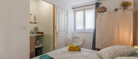 1 bedroom, iron/ironing board, WiFi, bed sheets
