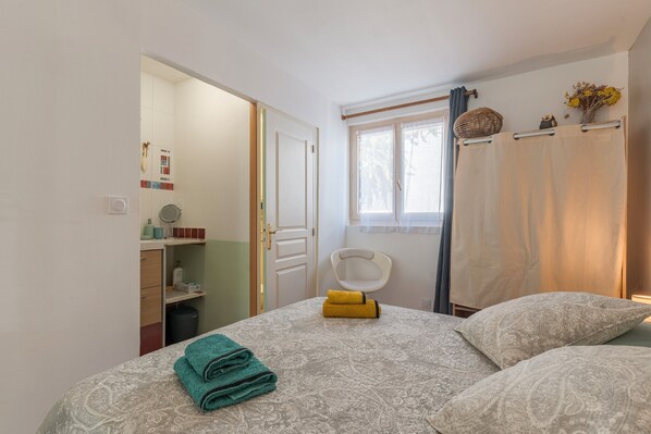 1 chambre, fer et planche à repasser, Wi-Fi, draps fournis