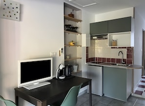 Frigorífic, microones, forn i placa de cuina