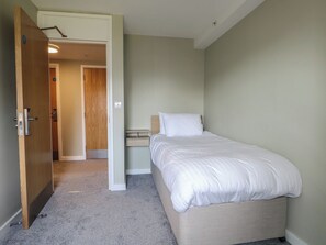 2 habitaciones, decoración personalizada y muebles diferentes