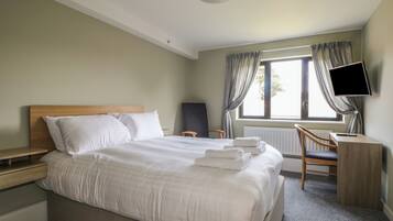 3 dormitorios, decoración individual, mobiliario individual