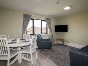 Dining - Seashell Suite at Marine Court (Littlehampton)