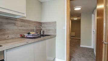 Cookware/dishes/utensils