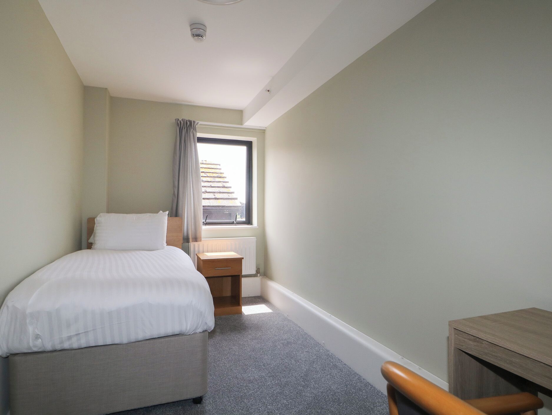 3 dormitorios, decoración individual, mobiliario individual