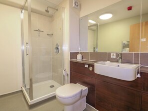 Shower - Marine Court Three Bedroom First-floor Apartment (Littlehampton)