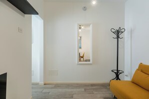 TV - Casa Anita - One Bedroom Apartment, Sleeps 4 (Iseo)