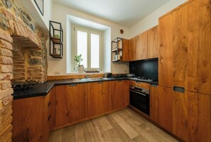 Fridge, oven, stovetop, toaster - Casa Anita - One Bedroom Apartment, Sleeps 4 (Iseo)