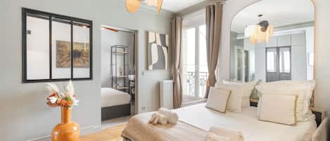 华丽公寓, 庭院景观 | 起居区 | 80-厘米智能电视(配备数码频道)