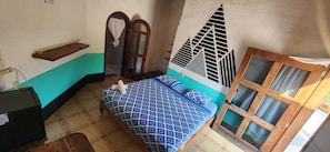 5 bedrooms, free WiFi, bed sheets