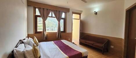 3 bedrooms, internet, bed sheets