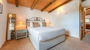 2 slaapkamers, een strijkplank/strijkijzer, gratis wifi, beddengoed