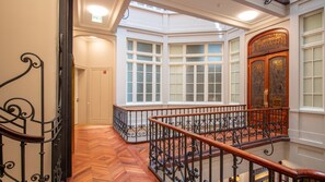 Interior - Charming Mezzanine in Aliados by LovelyStay (Porto)