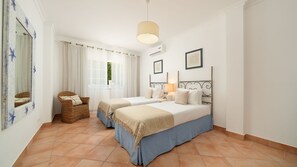 4 chambres, fer et planche à repasser, Wi-Fi gratuit, draps fournis