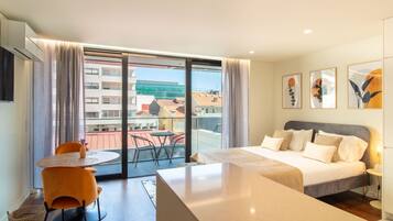 Bügeleisen/Bügelbrett, kostenloses WLAN, Bettwäsche