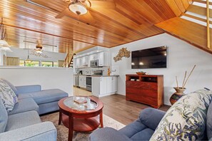 Televisión, reproductor de DVD y tenis de mesa 