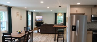 Serene 4-bedroom house with hot tub and a game room in charming Conestoga