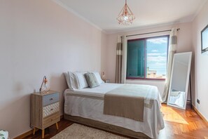 2 slaapkamers, een strijkplank/strijkijzer, wifi, beddengoed