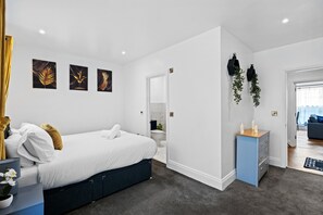 2 slaapkamers, een strijkplank/strijkijzer, gratis wifi, beddengoed