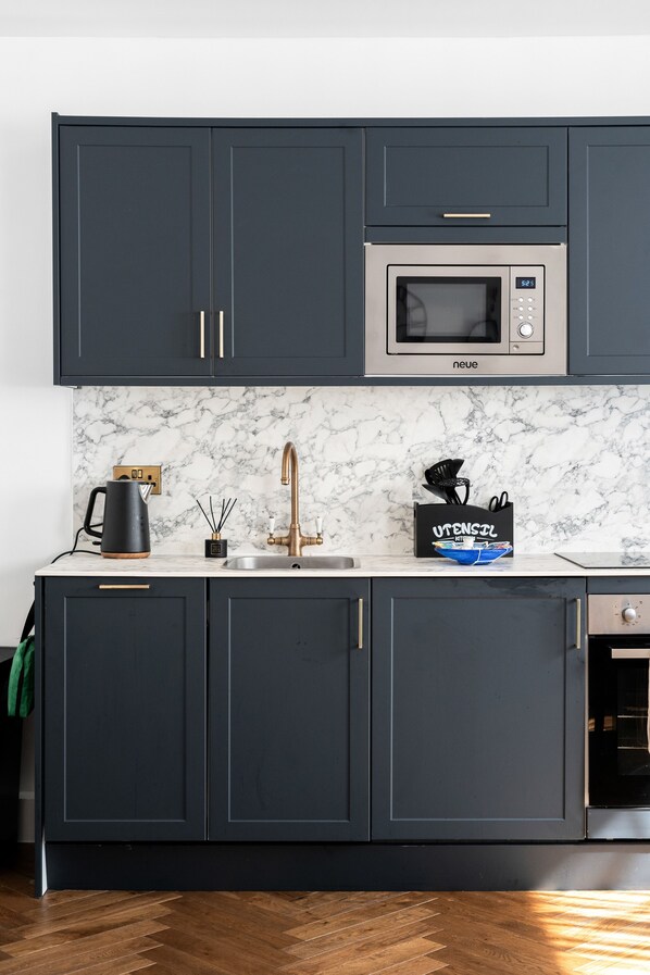 Fridge, microwave, oven, stovetop