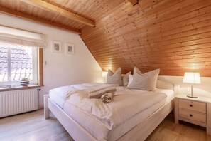 1 bedroom, WiFi, bed sheets - HUUS BADSTAVEN – Holiday Apartment Leuchtturm in Burg's Most Beautiful Alley (Fehmarn)