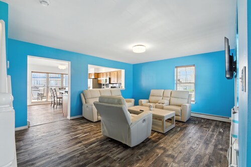 NEW! Stylish 3BR Retreat Walk to Beach & Boardwalk