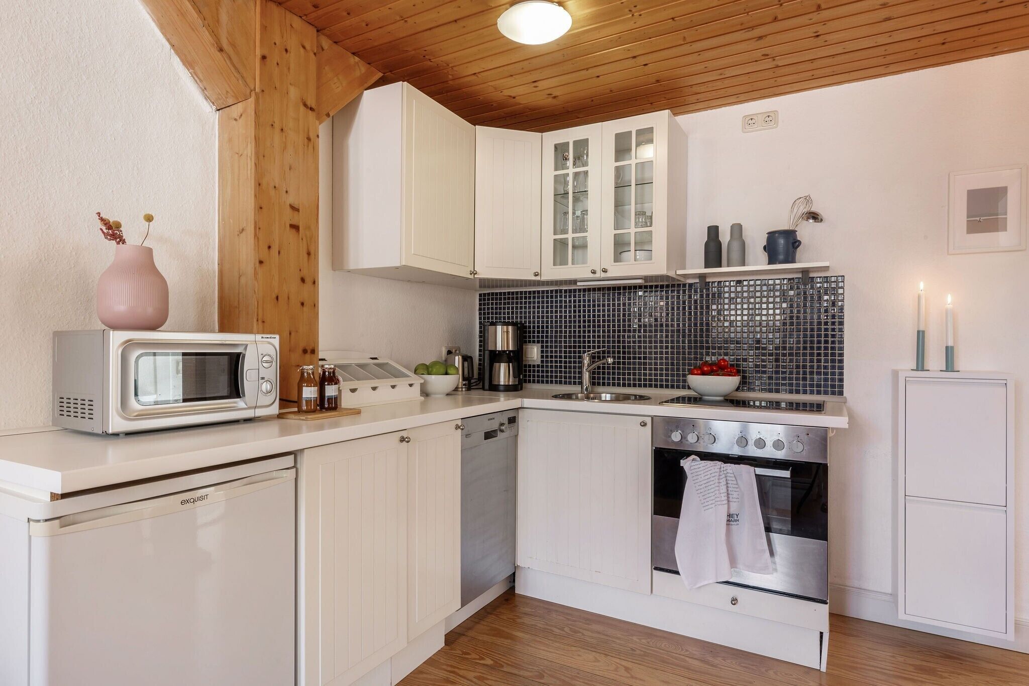 雪櫃、微波爐、焗爐、爐具