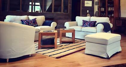 Bed and Breakfast 'Lukugaraia' mit Bergblick, privatem Garten und WLAN