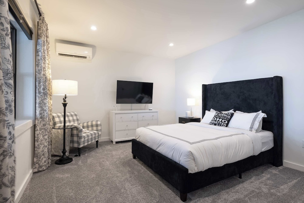 Lotus Lodge: Pool | Hot Tub | Sauna | Incredible Views - Barryville | Stayz