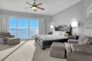 6 dormitorios, escritorio, tabla de planchar con plancha y cuna de viaje