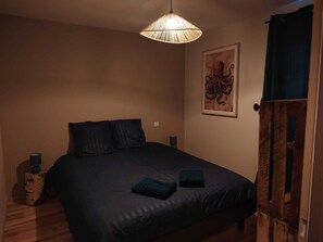 3 bedrooms, WiFi, bed sheets