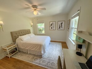 2 quartos, ferros/tábuas de passar roupa, acesso à internet