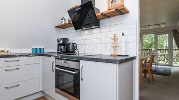 Dishwasher, cookware/dishes/utensils