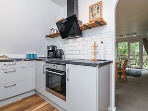 Dishwasher, cookware/dishes/utensils - Valley Lodge 20 (Gunnislake)