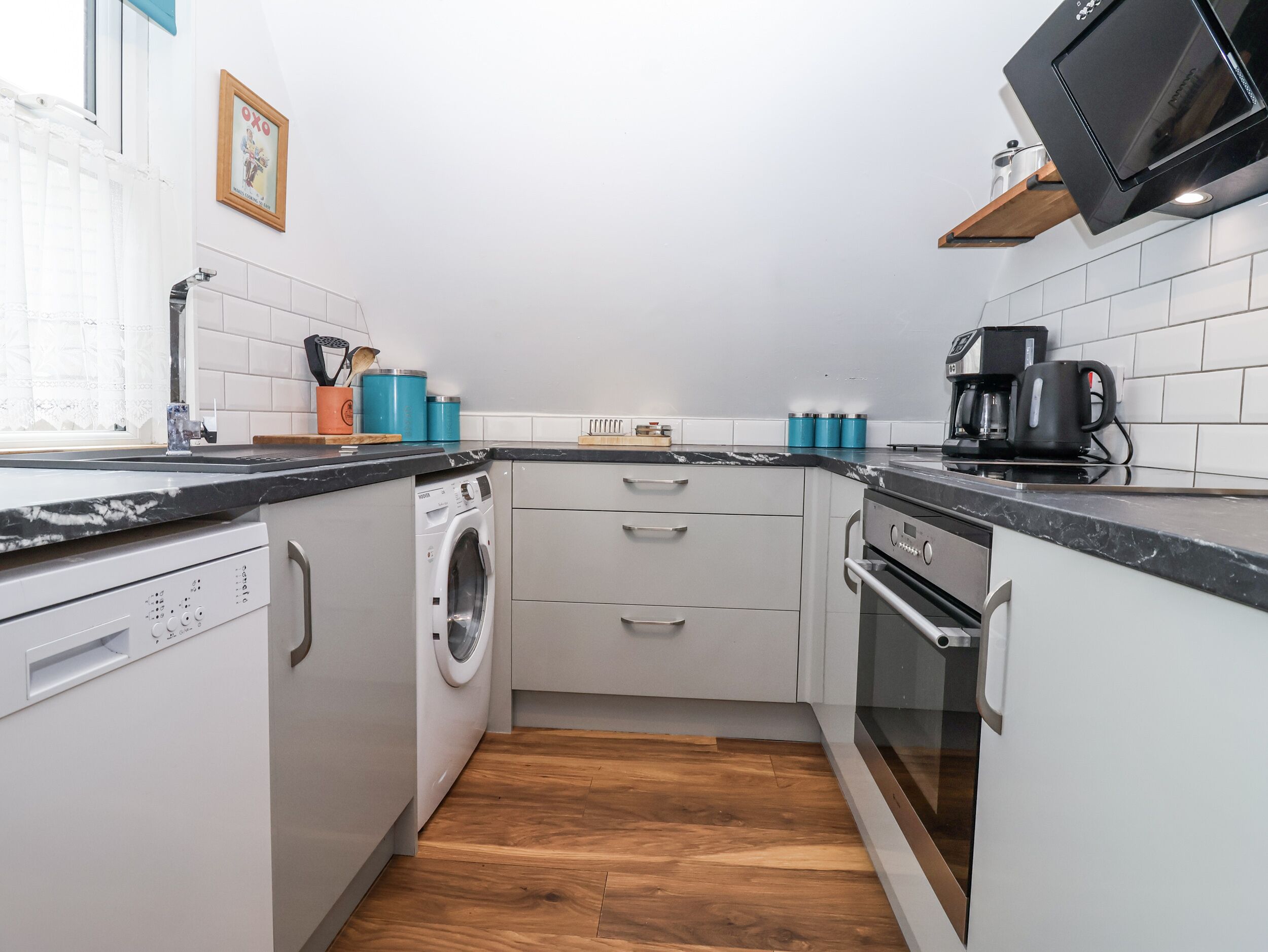 Mesin pencuci piring dan peralatan masak/sendok-piring