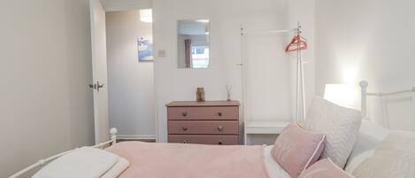 3 bedrooms, individually decorated, individually furnished, free WiFi