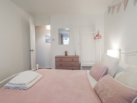 3 habitaciones, decoración personalizada y muebles diferentes