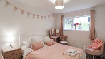 3 kamar tidur dan didekorasi berbeda-beda