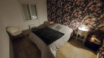 2 habitaciones, tabla de planchar con plancha y acceso a internet