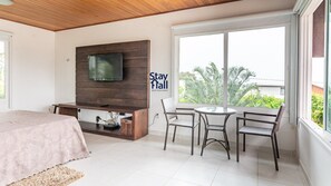 Villa | Free WiFi, bed sheets