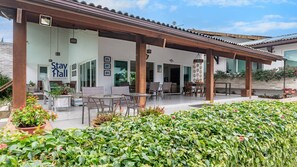 Villa | Restaurante al aire libre