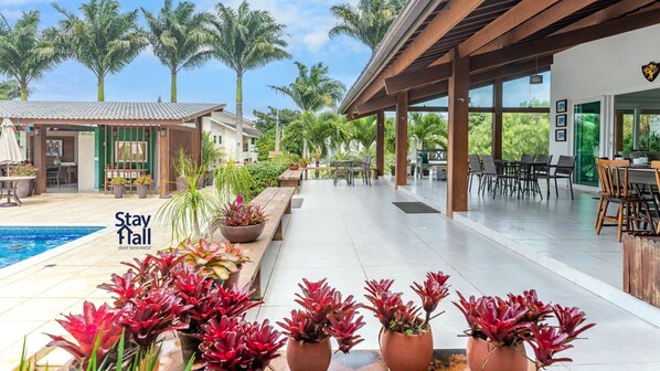 Villa | Pool | Outdoor pool - Mansão c 6 Suítes Luxo em Gravatá-SH128 (Gravatá)